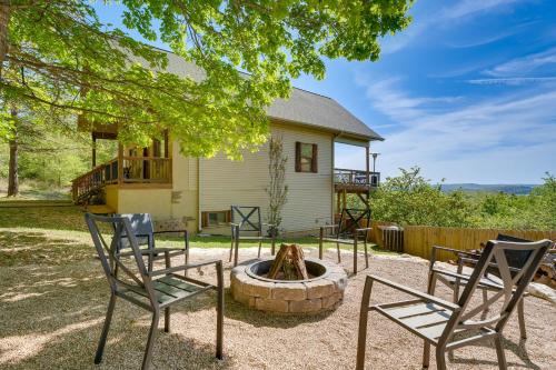 Pet-Friendly Branson West Lodge with Hot Tub! in Branson West, USA