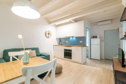 Apartment Pontevedra 20m from the beach, Barcelona (photo 2)