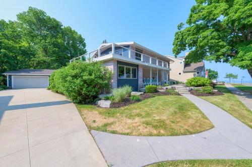 Raintree - Restored lakeview beach house lake view