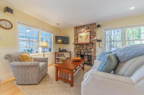 Little Stuga - Cute cozy cottage - minutes from downtown and Oval Beach! in Douglas, USA