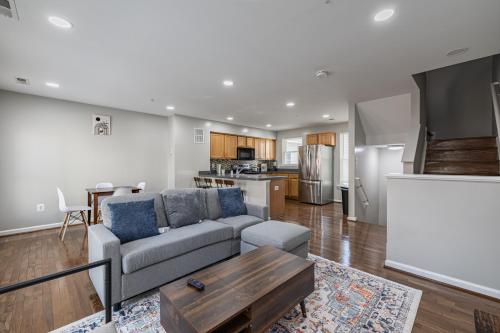 LUX Gorgeous 3BR Townhome in Washington DC in Washington, USA