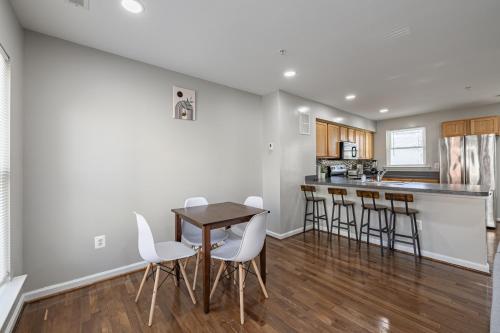 LUX Gorgeous 3BR Townhome in Washington DC in Washington, USA