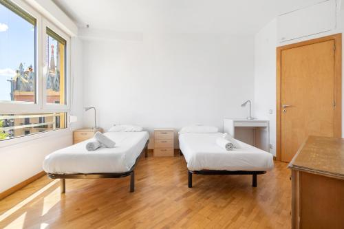 Families & Groups 4BR2BA by Sagrada, Barcelona (photo 9)