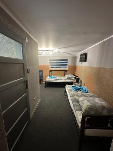 3 twin beds