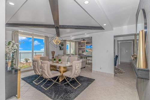 Breathtaking Penthouse At Holiday Towers! Stunning Views! Breathtaking Penthouse At Holiday Towers! Stunning Views!