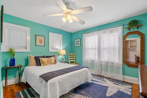 The Pineapple Bungalow St Pete in St Petersburg, USA