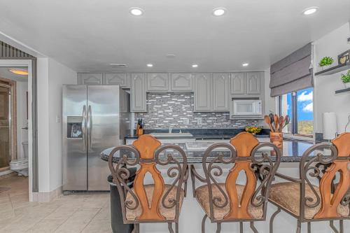 Breathtaking Penthouse At Holiday Towers! Stunning Views! Breathtaking Penthouse At Holiday Towers! Stunning Views!