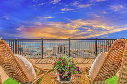 Breathtaking Penthouse At Holiday Towers! Stunning Views! Breathtaking Penthouse At Holiday Towers! Stunning Views!