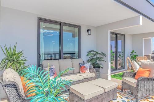 Breathtaking Penthouse At Holiday Towers! Stunning Views! Breathtaking Penthouse At Holiday Towers! Stunning Views!