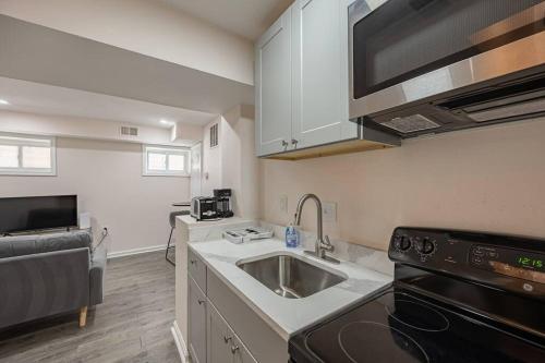 Updated 2BR Apartment with Free Parking in DC