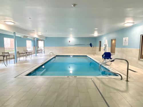 Country Inn & Suites by Radisson Elyria OH - image 6