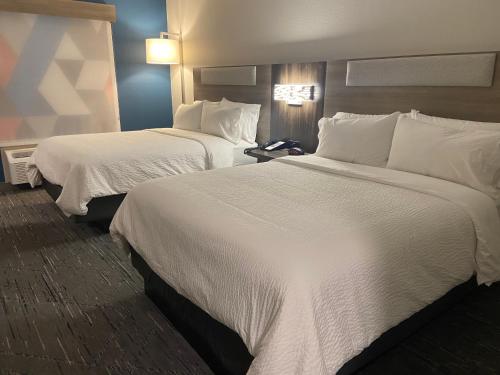 Holiday Inn Express & Suites Elyria, an IHG Hotel