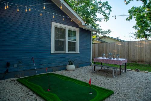 Blue Bungalow - Fire Pit Yard Games & more in Fredericksburg, USA