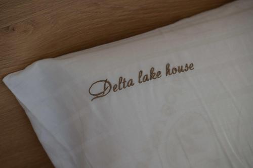 Delta Lake House