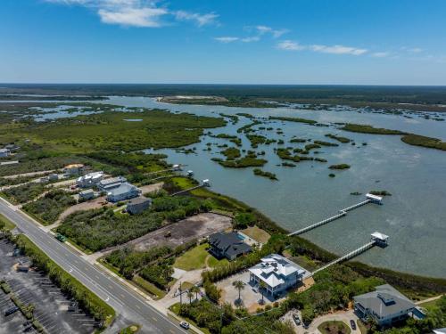 Luxury At The Beach Waterfront w Dock Pool 4 Beds Luxury At The Beach Waterfront w Dock Pool 4 Beds