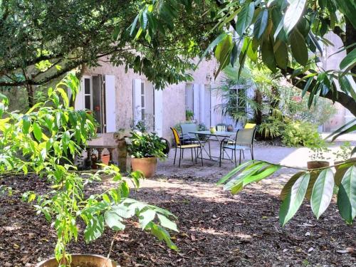 Gîte cosy avec jardin clos, terrasse et piscine à proximité, idéal pour famille et détente - FR-1-653-254 gîte à louer Châteauneuf-sur-Charente