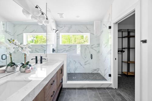 Grants Point Lake House in Williamstown, USA