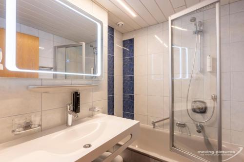 2 bedrooms, 3 beds