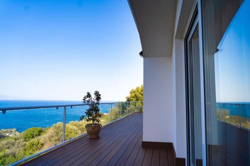 One-Bedroom Apartment with Sea View image 9