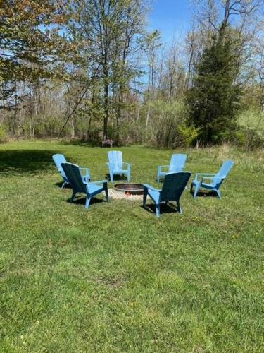 Fields of Fennville - Located on Lakeshore drive - pet friendly - close to public beach access! in Fennville, USA