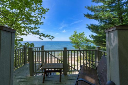 Gebhard Chalet - Charming, private, beachfront chalet nestled in a wooded dune on Lake Michigan in Coloma, USA