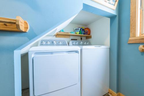 Gebhard Chalet - Charming, private, beachfront chalet nestled in a wooded dune on Lake Michigan