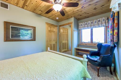 Gebhard Chalet - Charming, private, beachfront chalet nestled in a wooded dune on Lake Michigan in Coloma, USA