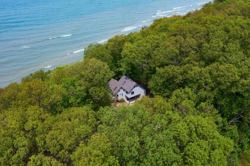 Gebhard Chalet - Charming, private, beachfront chalet nestled in a wooded dune on Lake Michigan