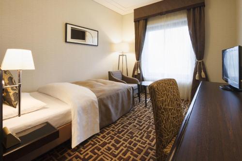 Okura Chiba Hotel Stop at Okura Chiba Hotel to discover the wonders of Chiba. The property has everything you need for a comfortable stay. Service-minded staff will welcome and guide you at Okura Chiba Hotel. Designed 