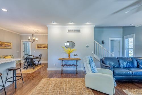 LAKE ESCAPE cottage located 5 blocks to Lake Michigan with Blue Stairs beach access in South Haven, USA