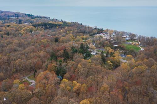 Lakeside Cottage - Right across of Westside County Park with lake access in Douglas (MI)