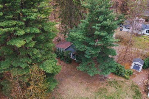 Lakeside Cottage - Right across of Westside County Park with lake access in Douglas (MI)