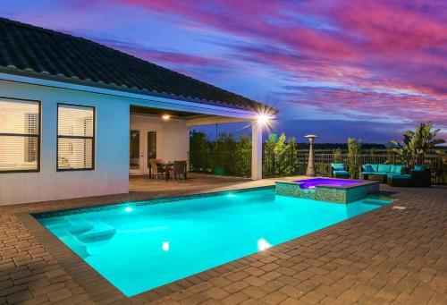 Paradise Luxury Resort Style Lakefront Pool spa Villa