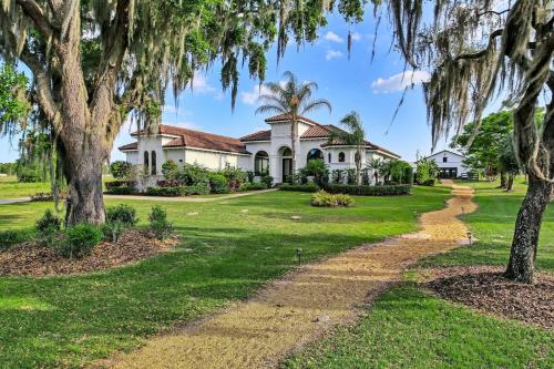 Paradise Luxury Resort Style Lakefront Pool spa Villa