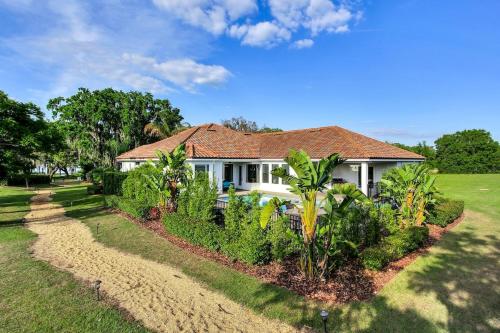 Paradise Luxury Resort Style Lakefront Pool spa Villa