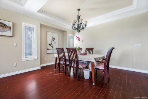 Cozy Share Home 3BD Suite in Coquitlam in Coquitlam, Canada