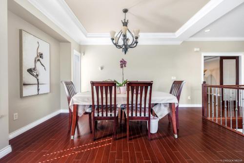 Cozy Share Home 3BD Suite in Coquitlam in Coquitlam, Canada