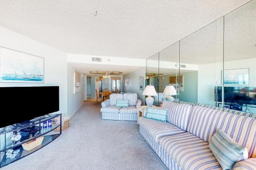 Lighthouse Towers 604