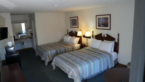 . Skyline Lodge