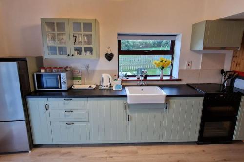Kitchen, Sunriseview Cottages in Wicklow