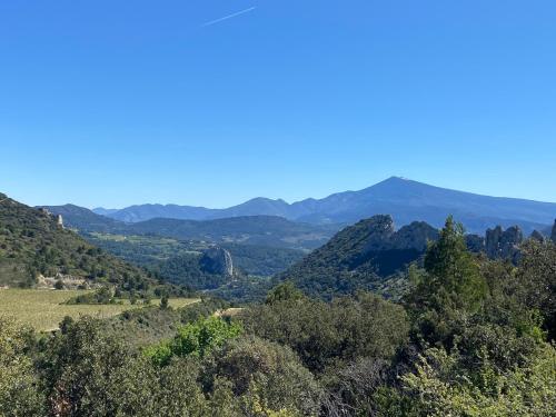 Villa climatisée avec piscine CHAUFFÉE au cœur du massif d'Uchaux , calme absolu !