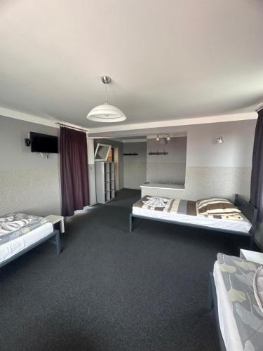4 twin beds