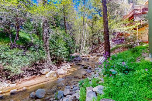 Creekside Cabin