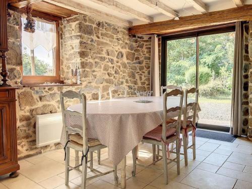 Létesítmények, La Grange d'Ardichen vue sur les montagnes in Aleu