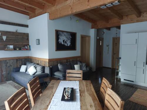 Apartment with Terrace and Mountain View