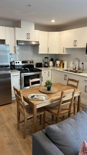 New, Spacious 2 Bedrooms in Downtown With Free Parking! in Maple Ridge (BC)