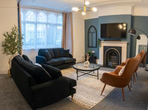 Chiswick 4 Bed Victorian Townhouse Minutes to Tube, Londyn