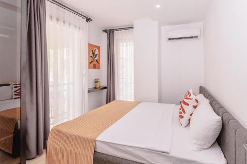 Ella Suites Hotel Room Type - Deluxe Double Room with Balcony