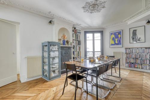 Breathtaking Flat With Balcony In St Germain Area - Location saisonnière - Paris