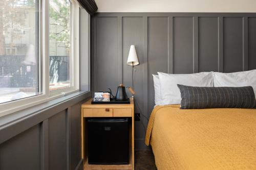 554526730 The Coachman Hotel